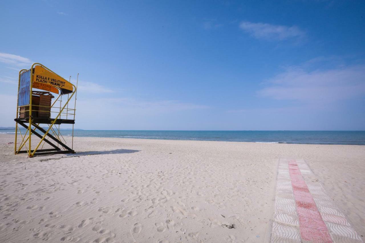 Pine-Tree Apt W/ Private Garden 50 M From The Sea Golem  Luaran gambar