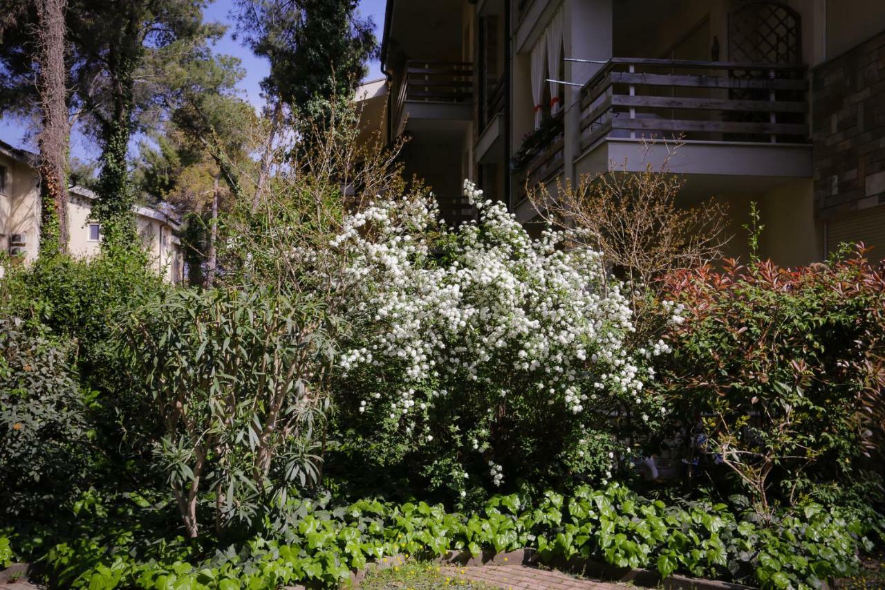 Pine-Tree Apt W/ Private Garden 50 M From The Sea Golem  Luaran gambar
