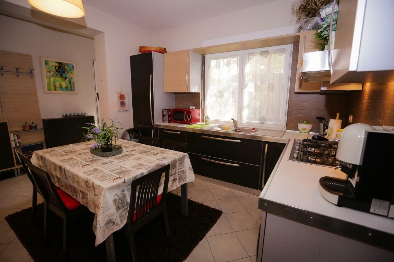 Pine-Tree Apt W/ Private Garden 50 M From The Sea Golem  Luaran gambar