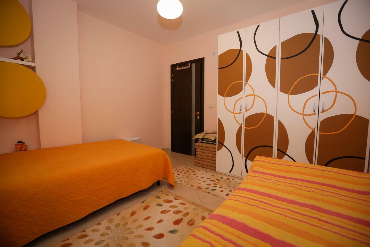 Pine-Tree Apt W/ Private Garden 50 M From The Sea Golem  Luaran gambar